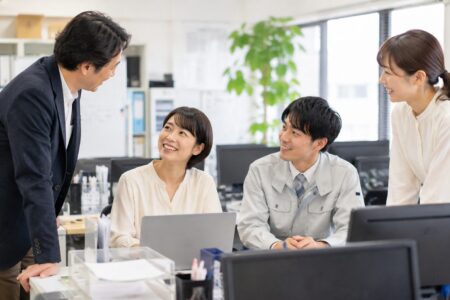 アンコンシャス・バイアスとは？職場の思い込みが社員の能力を奪う理由